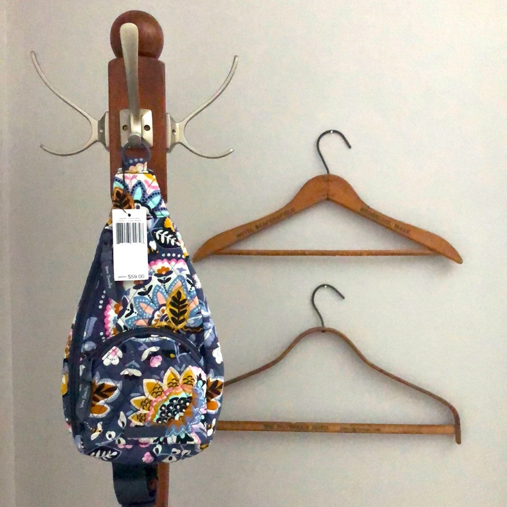 Vera Bradley :: Essential Compact Sling